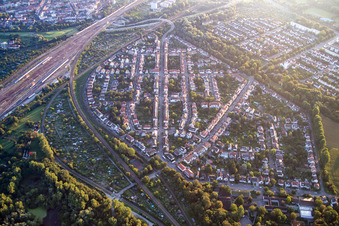 Vue aérienne de Weiherfeld à le quartier Weiherfeld-Dammerstock in Karlsruhe dans le département Bade-Wurtemberg, Allemagne