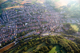 Vue aérienne de Quartier Königsbach in Königsbach-Stein dans le département Bade-Wurtemberg, Allemagne