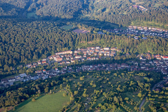 Vue aérienne de Quartier Ersingen in Kämpfelbach dans le département Bade-Wurtemberg, Allemagne
