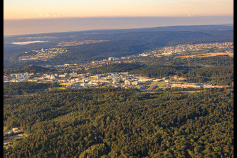 Photographie aérienne de Zone commerciale de la Karlsruher Straße depuis le nord à le quartier Brötzingen in Pforzheim dans le département Bade-Wurtemberg, Allemagne