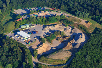 Vue aérienne de Décharge de la BERD Bretten à le quartier Sprantal in Bretten dans le département Bade-Wurtemberg, Allemagne