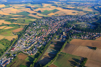 Vue aérienne de Vue de Saalbach depuis le sud-est à Gondelsheim dans le département Bade-Wurtemberg, Allemagne