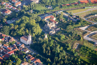 Vue aérienne de Complexe du château du château Gondelsheim à Gondelsheim dans le département Bade-Wurtemberg, Allemagne