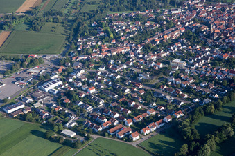 Vue aérienne de Sentier de l'école d'équitation à le quartier Heidelsheim in Bruchsal dans le département Bade-Wurtemberg, Allemagne