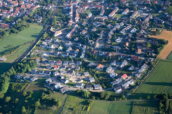 Vue aérienne de Kraichgaustr à le quartier Heidelsheim in Bruchsal dans le département Bade-Wurtemberg, Allemagne