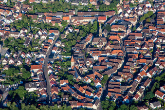 Vue aérienne de Centre-ville historique à le quartier Heidelsheim in Bruchsal dans le département Bade-Wurtemberg, Allemagne