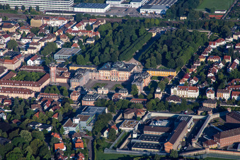 Vue aérienne de Château vu du nord à Bruchsal dans le département Bade-Wurtemberg, Allemagne