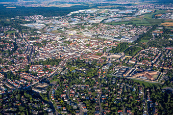 Vue aérienne de Du nord-est à Bruchsal dans le département Bade-Wurtemberg, Allemagne