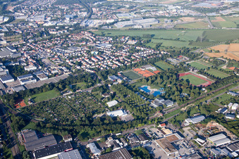 Vue aérienne de Karlsdorfer Straße à Bruchsal dans le département Bade-Wurtemberg, Allemagne