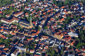 Vue aérienne de Sainte-Barbe à Forst dans le département Bade-Wurtemberg, Allemagne