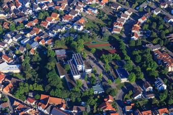 Vue aérienne de Lußhardt - École communautaire Forst-Hambrücken à Forst dans le département Bade-Wurtemberg, Allemagne