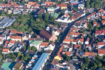 Vue aérienne de Église Saint-Jodokus à Wiesental à le quartier Wiesental in Waghäusel dans le département Bade-Wurtemberg, Allemagne