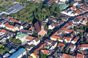Vue aérienne de Église évangélique Wiesental à le quartier Wiesental in Waghäusel dans le département Bade-Wurtemberg, Allemagne
