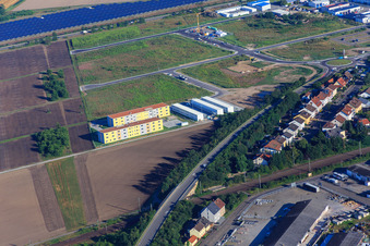 Vue aérienne de Hébergement partagé pour demandeurs d'asile Waghäusel à Waghäusel dans le département Bade-Wurtemberg, Allemagne