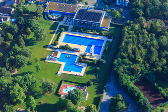 Vue aérienne de Rheintalbad Waghäusel à Waghäusel dans le département Bade-Wurtemberg, Allemagne