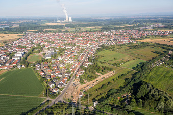 Vue aérienne de Vue des rues et des maisons dans les quartiers résidentiels à le quartier Oberhausen in Oberhausen-Rheinhausen dans le département Bade-Wurtemberg, Allemagne