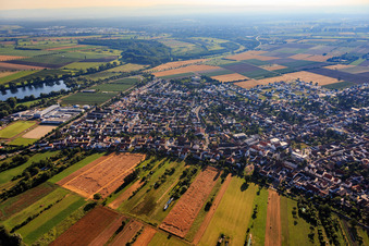 Vue aérienne de Vue de la ville depuis le sud-ouest à Altlußheim dans le département Bade-Wurtemberg, Allemagne