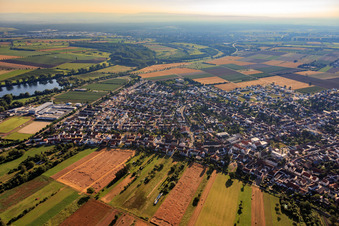 Vue aérienne de Vue de la ville depuis le sud-ouest à Altlußheim dans le département Bade-Wurtemberg, Allemagne
