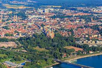 Photographie aérienne de Cathédrale de Speyer en été vue depuis le Rhin à Speyer dans le département Rhénanie-Palatinat, Allemagne