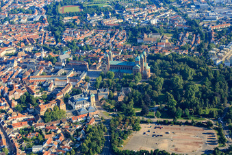 Vue aérienne de Parking Dom à Speyer à Speyer dans le département Rhénanie-Palatinat, Allemagne