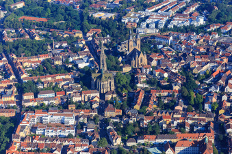 Vue aérienne de Église commémorative de la protestation et église catholique Saint-Joseph à Speyer dans le département Rhénanie-Palatinat, Allemagne