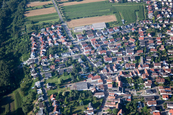 Vue aérienne de Quartier Berghausen in Römerberg dans le département Rhénanie-Palatinat, Allemagne