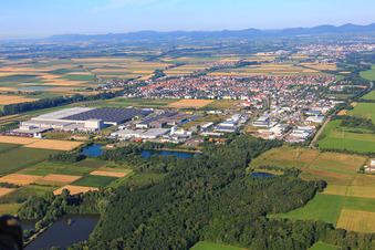 Vue aérienne de Zone industrielle Interpark vue du nord-est à Offenbach an der Queich dans le département Rhénanie-Palatinat, Allemagne
