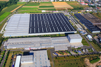 Vue aérienne de Progroup Board GmbH, Tricor Packaging & Logistics AG et Mercedes-Benz Logistics Center à Offenbach an der Queich dans le département Rhénanie-Palatinat, Allemagne