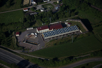 Vue aérienne de Systèmes de refroidissement de la centrale géothermique à Insheim dans le département Rhénanie-Palatinat, Allemagne