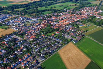 Vue aérienne de Vue du village depuis le nord-est à Rohrbach dans le département Rhénanie-Palatinat, Allemagne