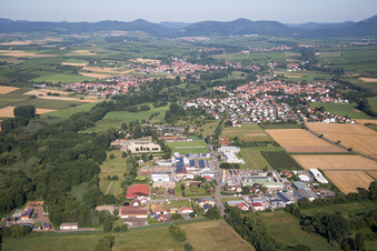 Vue aérienne de Billigheim, Zone Industrielle Est à Billigheim-Ingenheim dans le département Rhénanie-Palatinat, Allemagne