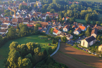Vue aérienne de Weihestr à le quartier Frauenaurach in Erlangen dans le département Bavière, Allemagne
