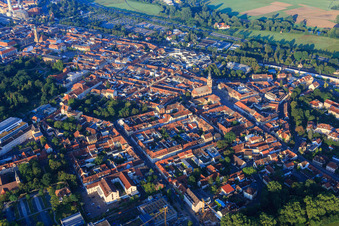 Vue aérienne de Du nord à le quartier Altstadt in Erlangen dans le département Bavière, Allemagne