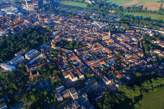 Vue aérienne de Du nord à le quartier Altstadt in Erlangen dans le département Bavière, Allemagne