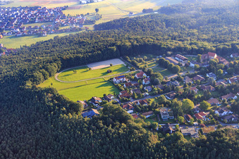 Vue aérienne de Piste de trot au Rathsberger Steige à le quartier Rathsberg in Marloffstein dans le département Bavière, Allemagne