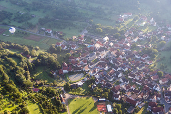 Vue aérienne de Champs agricoles et terres agricoles à Leutenbach dans le département Bavière, Allemagne