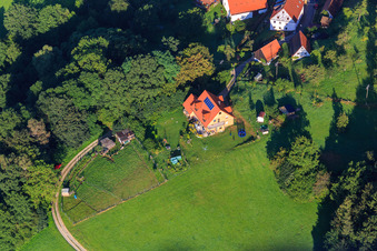 Vue aérienne de Quartier de Schlichenreuth à le quartier Walkersbrunn in Gräfenberg dans le département Bavière, Allemagne
