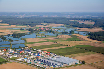 Vue aérienne de Création d'un domaine industriel et d'une entreprise avec Ludwig Peetz, Spedition und Lagerung GmbH & Co. KG à Weisendorf dans le département Bavière, Allemagne