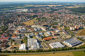 Vue aérienne de Zone industrielle et implantation d'entreprises au nord à Herzogenaurach dans le département Bavière, Allemagne