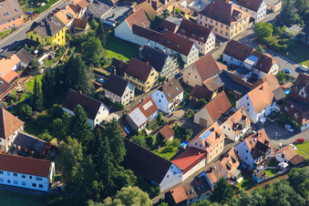 Vue aérienne de Coude à le quartier Frauenaurach in Erlangen dans le département Bavière, Allemagne