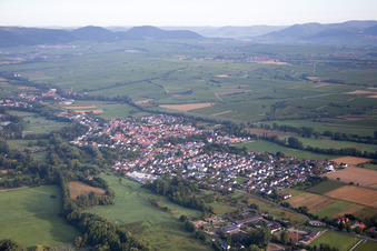 Vue d'oiseau de Quartier Billigheim in Billigheim-Ingenheim dans le département Rhénanie-Palatinat, Allemagne