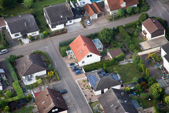Vue d'oiseau de Maxburgstr à le quartier Billigheim in Billigheim-Ingenheim dans le département Rhénanie-Palatinat, Allemagne