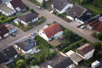 Enregistrement par drone de Maxburgstr à le quartier Billigheim in Billigheim-Ingenheim dans le département Rhénanie-Palatinat, Allemagne