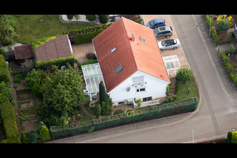 Vue aérienne de Maxburgstr à le quartier Billigheim in Billigheim-Ingenheim dans le département Rhénanie-Palatinat, Allemagne
