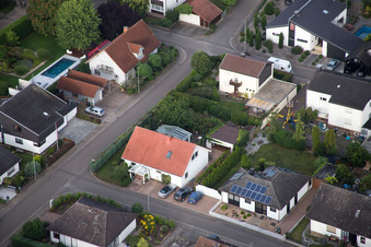 Enregistrement par drone de Maxburgstr à le quartier Billigheim in Billigheim-Ingenheim dans le département Rhénanie-Palatinat, Allemagne