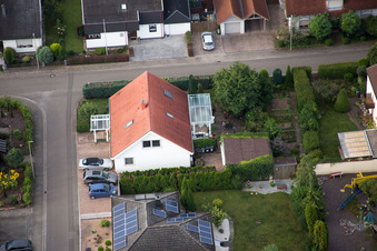 Maxburgstr à le quartier Billigheim in Billigheim-Ingenheim dans le département Rhénanie-Palatinat, Allemagne vu d'un drone