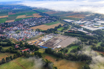 Vue aérienne de Parking vide du Südpfalz Center à Rohrbach dans le département Rhénanie-Palatinat, Allemagne