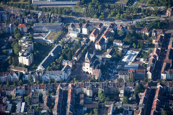 Vue aérienne de Église Saint-Boniface de Sophienstraße à le quartier Weststadt in Karlsruhe dans le département Bade-Wurtemberg, Allemagne