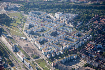 Vue aérienne de Parc de la ville à le quartier Südstadt in Karlsruhe dans le département Bade-Wurtemberg, Allemagne
