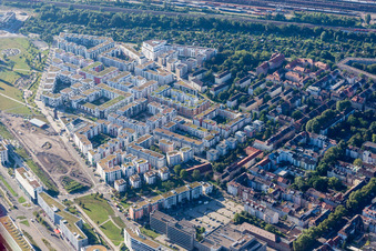 Vue aérienne de Parc de la ville à le quartier Südstadt in Karlsruhe dans le département Bade-Wurtemberg, Allemagne